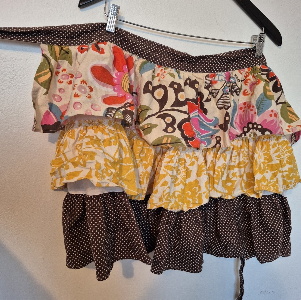 100% Cotton Tiered Apron Fun Patterns By Pier 1 Imports - Picture 3 of 6